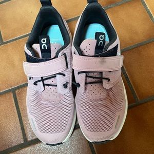 Kids pink On Cloud sneakers